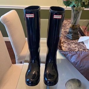 Black rubber hunter boots